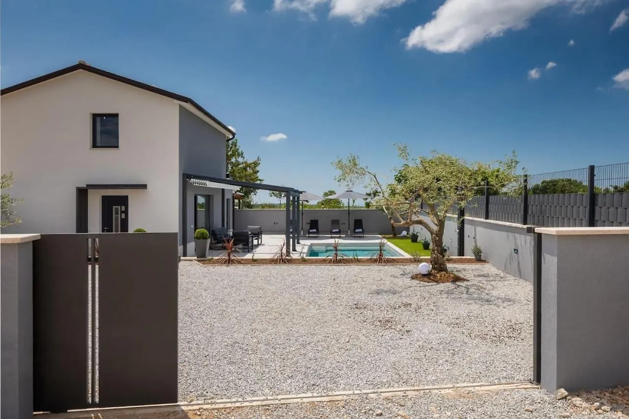 Modern Villa Ana With 2 Bedrooms In Tinjan Brecevici