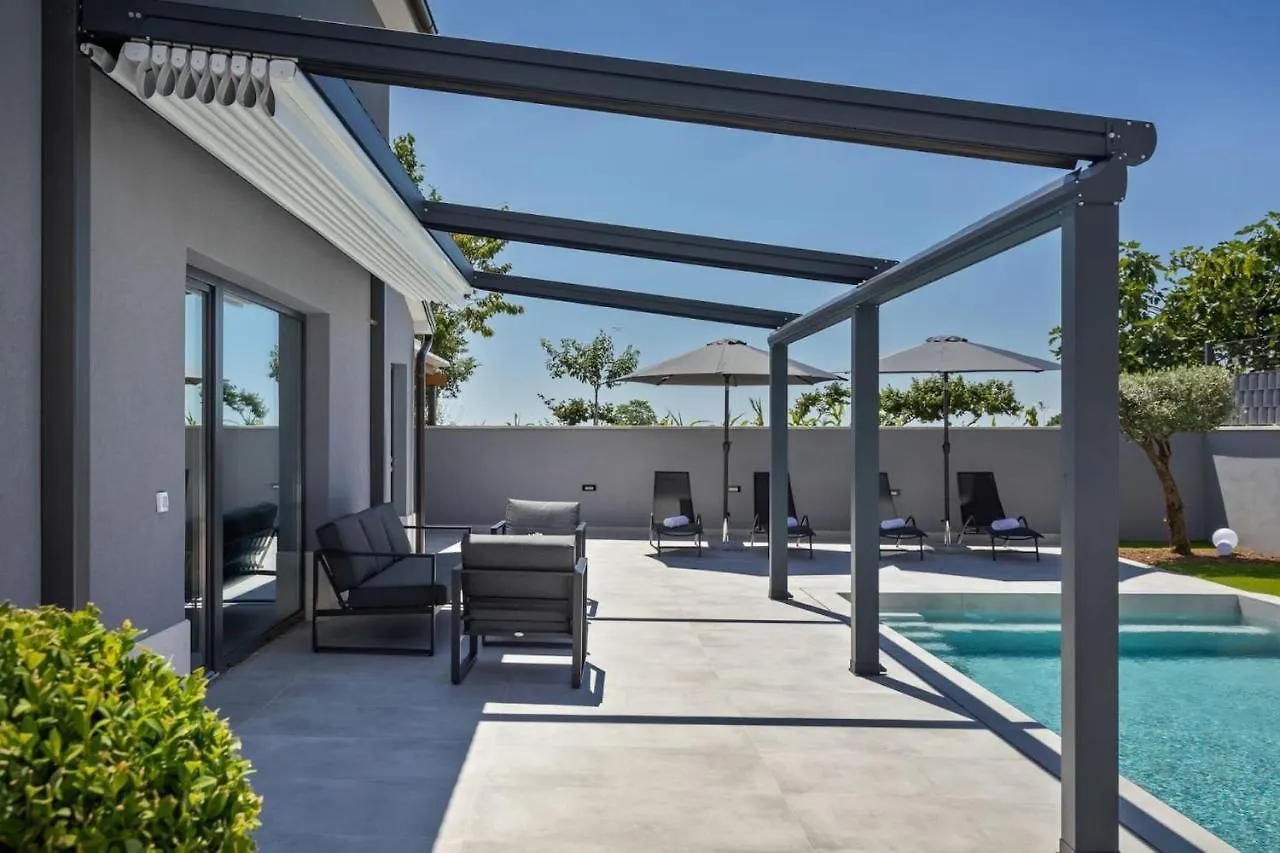 Modern Villa Ana With 2 Bedrooms In Tinjan Brecevici Croatia
