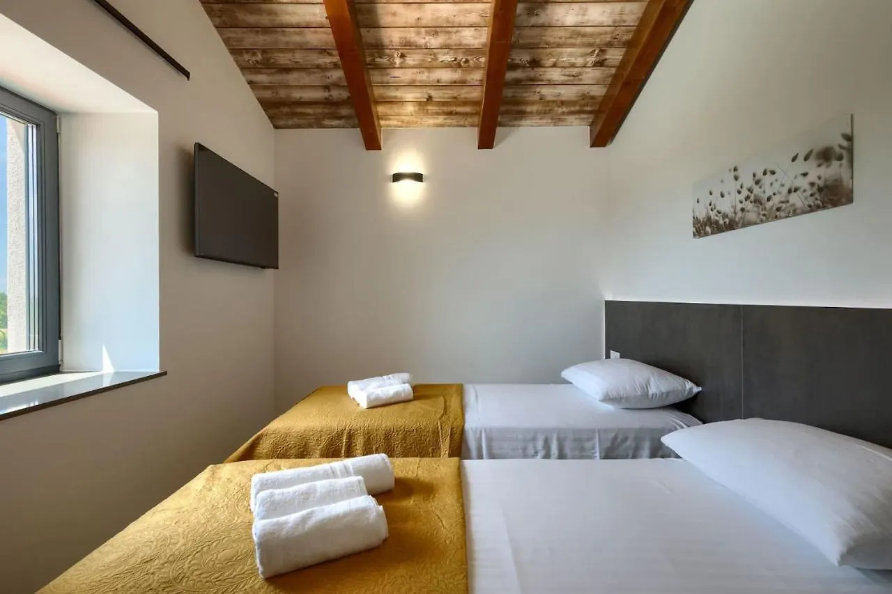 Modern Villa Ana With 2 Bedrooms In Tinjan Brecevici Croatia