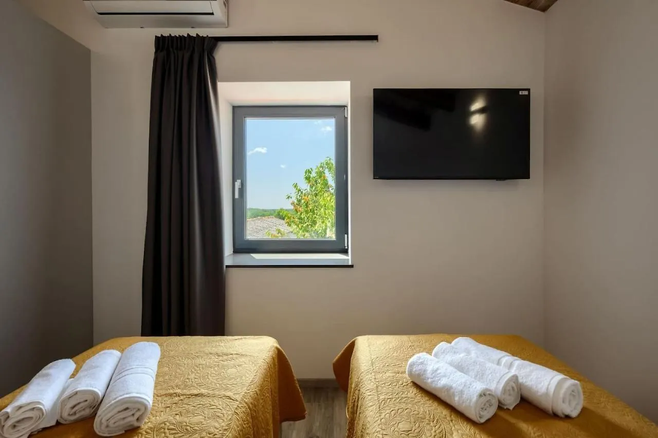 Modern Villa Ana With 2 Bedrooms In Tinjan Brecevici