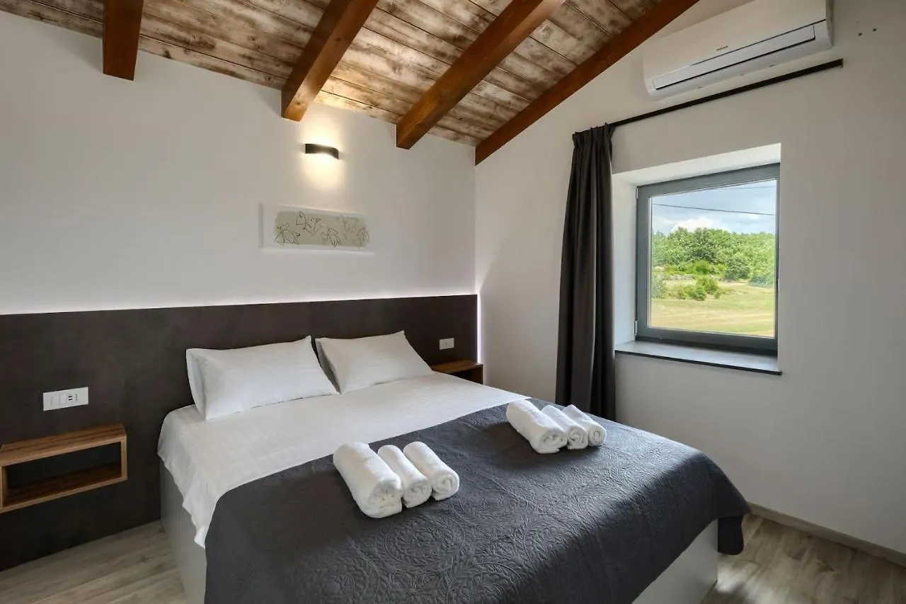 Modern Villa Ana With 2 Bedrooms In Tinjan Brecevici