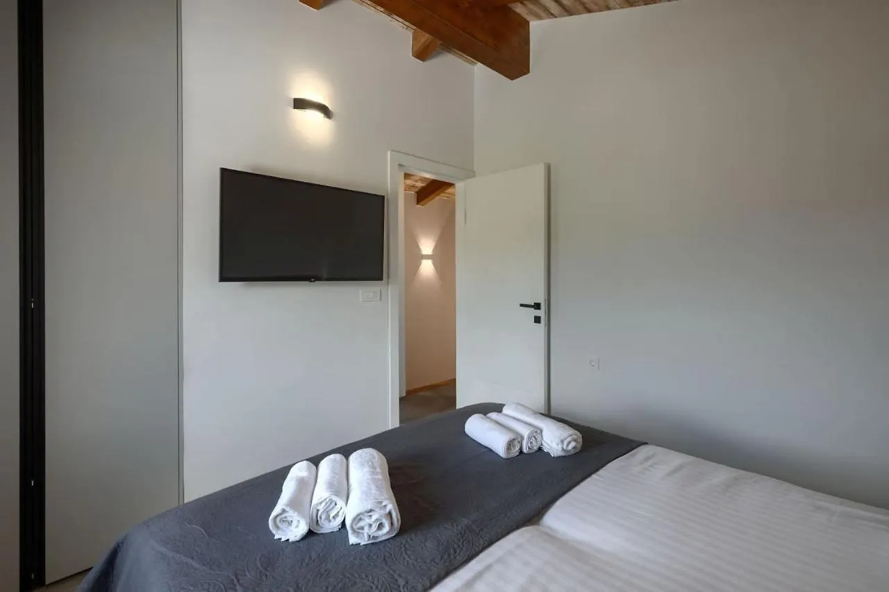 Modern Villa Ana With 2 Bedrooms In Tinjan Brecevici