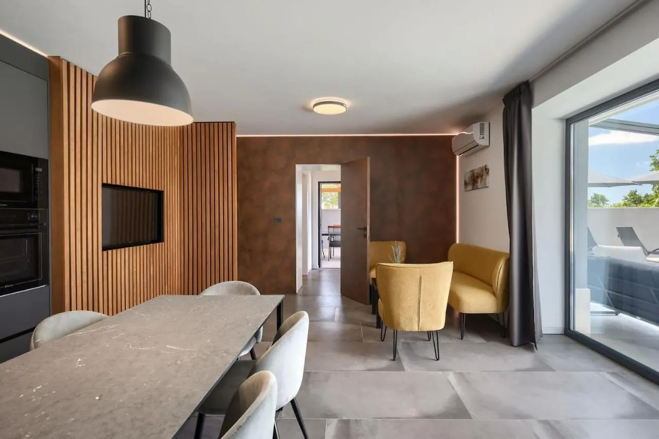 Modern Villa Ana With 2 Bedrooms In Tinjan Brecevici