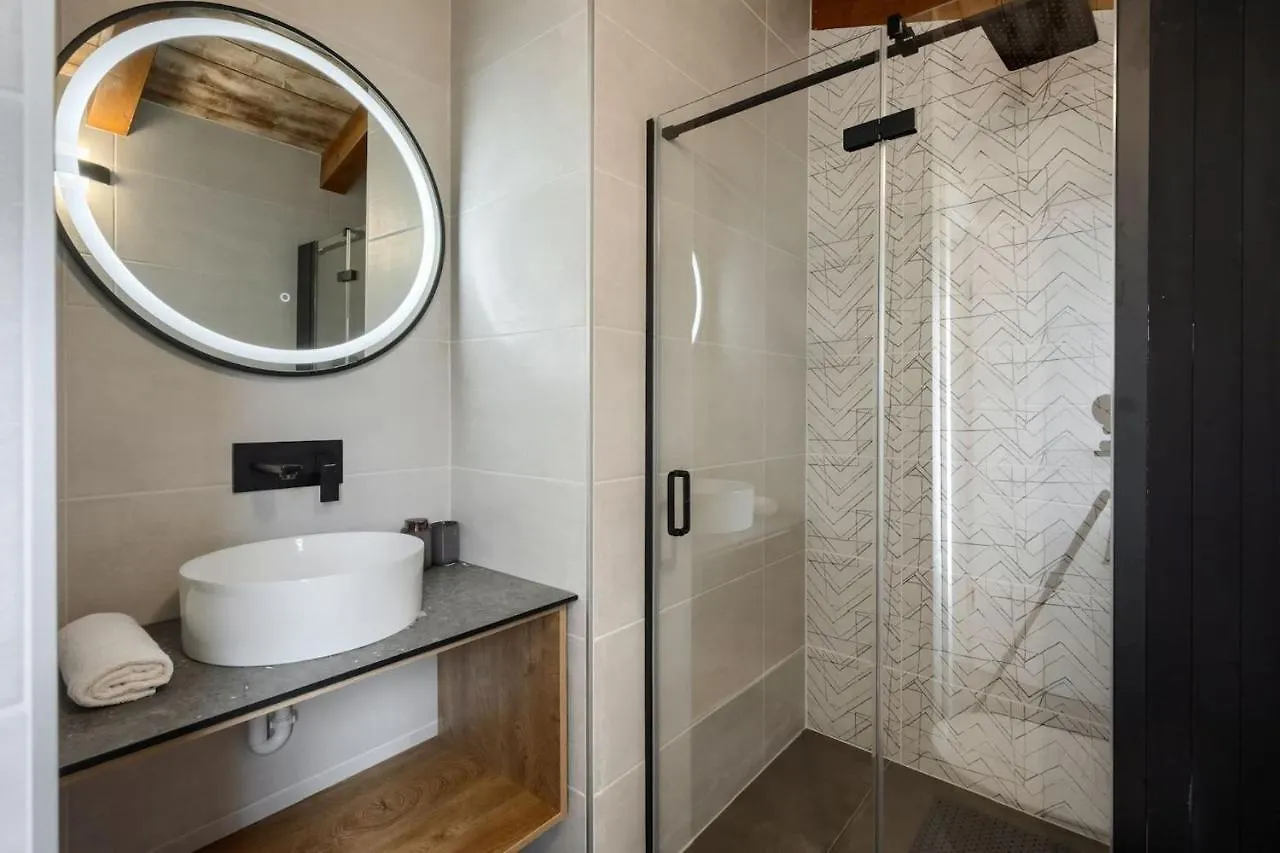 Modern Villa Ana With 2 Bedrooms In Tinjan Brecevici