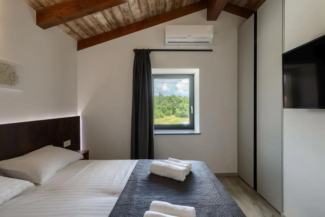 Modern Villa Ana With 2 Bedrooms In Tinjan Brecevici 克罗地亚